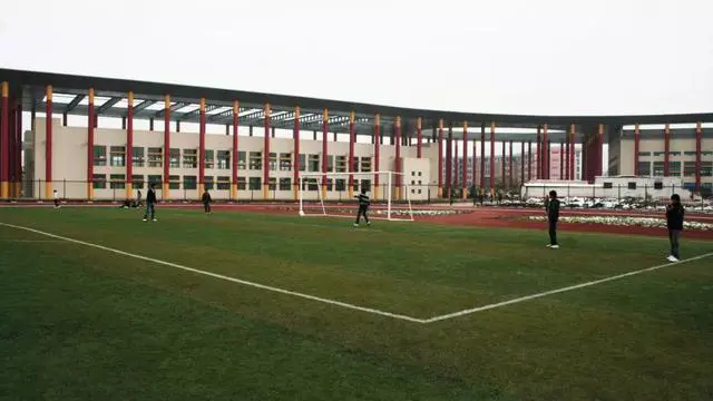 刻苦训练篮球时如何避免受伤的建议_1